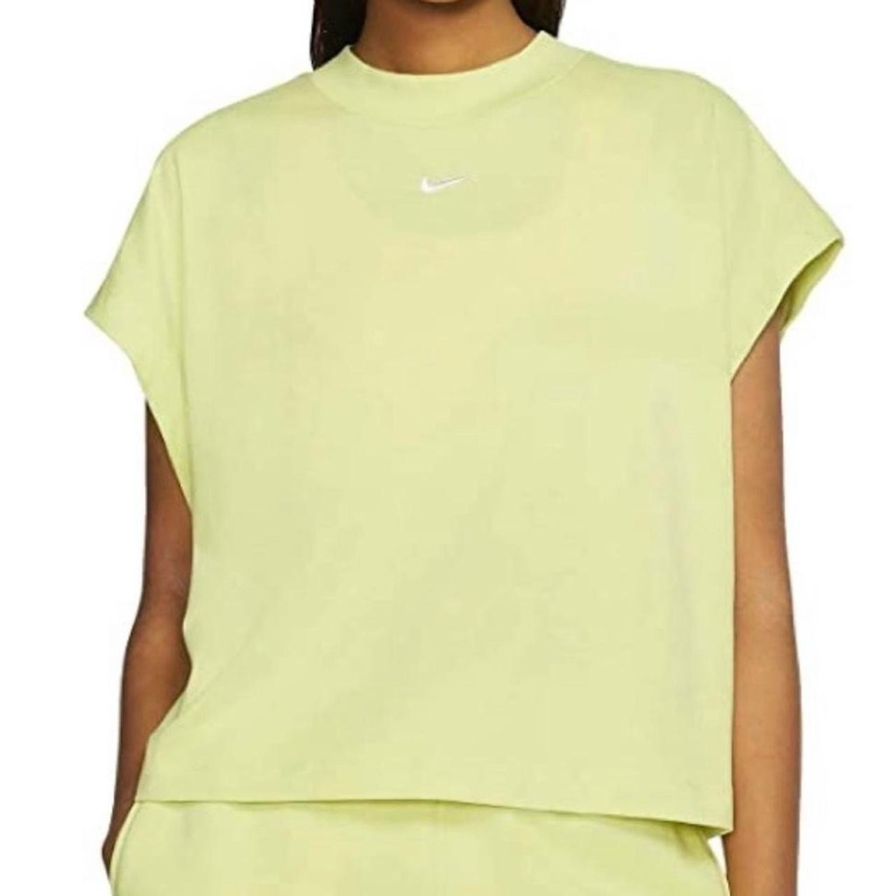 Nike Sportswear Essential Top